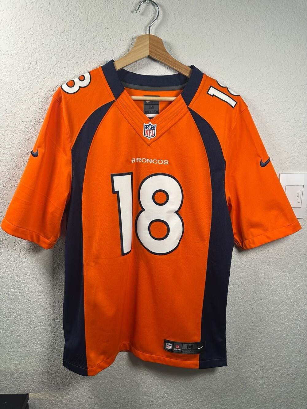 Nike Denver Broncos Manning 18 Size M Orange Jersey